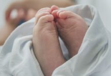 नाबालिग ने बच्ची को दिया जन्म, दुष्कर्म की आशंका Minor gave birth to a baby girl