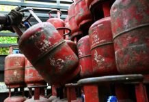 गैस की कालाबाजारी पर शिकंजा कसने की कार्यवाही शुरू, चार के खिलाफ मामला दर्ज Action initiated to crack down on gas black marketing