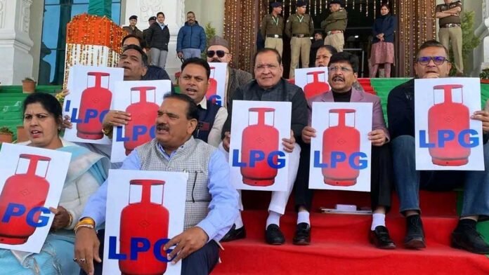 Protest outside the House over the shortage of LPG gas