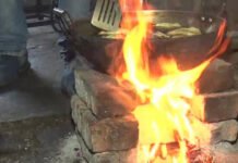 गैस की किल्लतः होटल- ढाबे वाले लकड़ी के चूल्हे से चला रहे काम, दुकानदारी भी हुई आधी Hotel owners are running their operations using wood-fired stoves