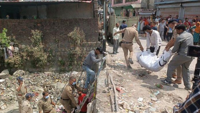 Sensation as unidentified body found in Chuna Bhatta