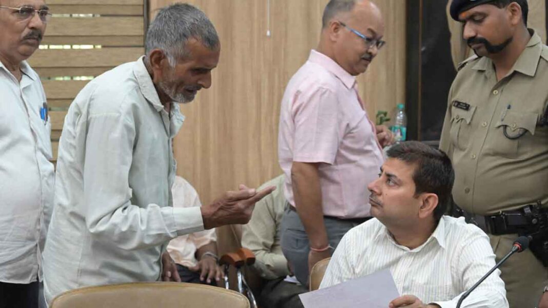 Elderly Man Pours Out His Woes at Janata Darbar