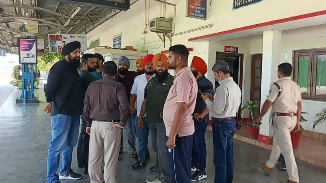 Robbery of ₹7 Lakhs at Gunpoint on Sampark Kranti Train