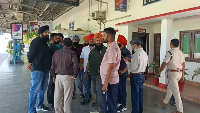 Robbery of ₹7 Lakhs at Gunpoint on Sampark Kranti Train