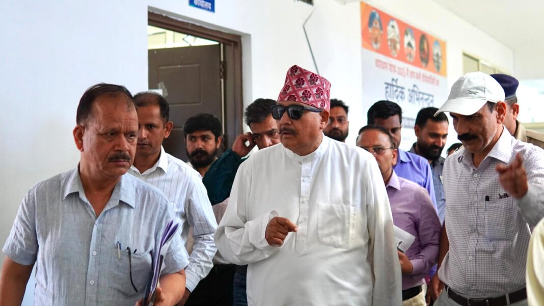 Minister upset over absence of wireless set in police control room