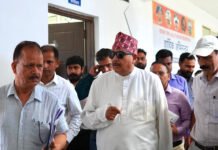 पुलिस कंट्रोल रूम में वायरलेस सेट न होने पर मंत्री खफा Minister upset over absence of wireless set in police control room