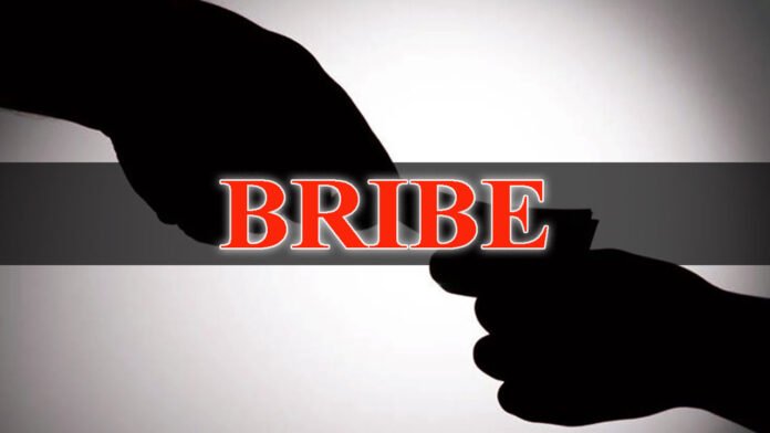 Bribe Corrupt JE Arrested