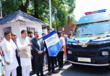 एचडीएफसी बैंक ने सीएसआर के तहत प्रदेश को सौंपी 4 अत्याधुनिक एम्बुलेंस, सीएम धामी ने एम्बुलेंस को दिखाई हरी झड़ी HDFC Bank Hands Over 4 Ambulances to State