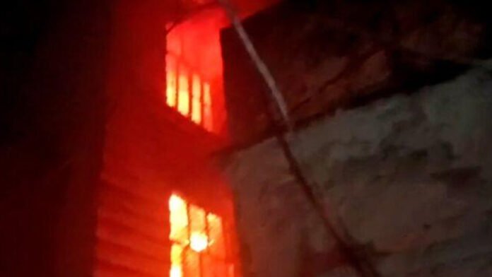 Massive Fire Breaks Out in Gift Center Warehouse