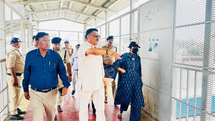 Kumbh-Mela Fair Officer inspected the ghats and roads