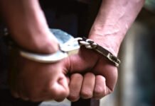 लिफ्ट मांगने के बहाने बाइक लूटने वाले तीन गिरफ्तार Three arrested for robbing a bike