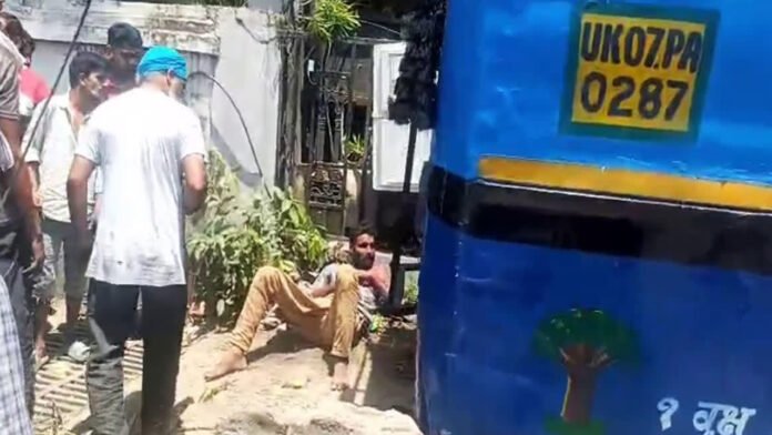 Bus-Accident Out-of-control city bus runs over 5 people