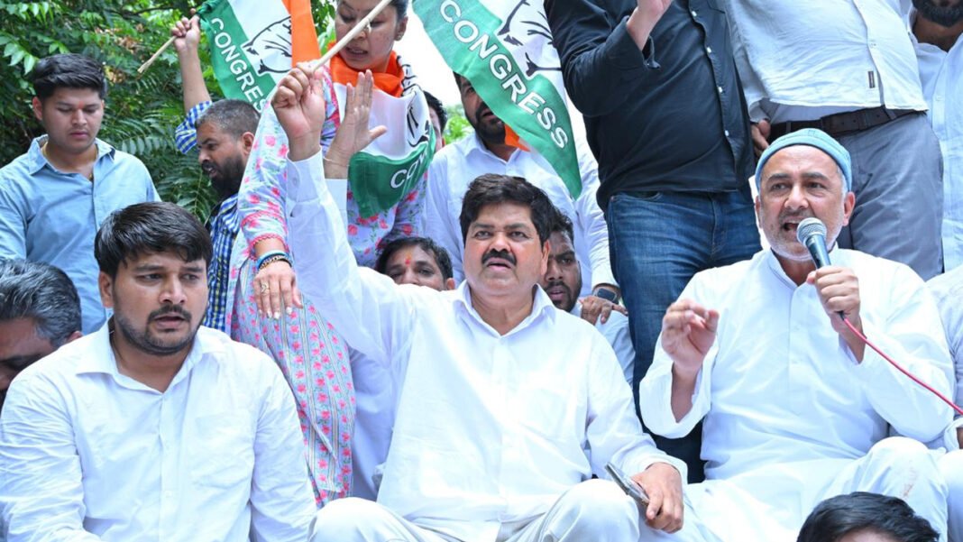 Congress opens a front against land scams