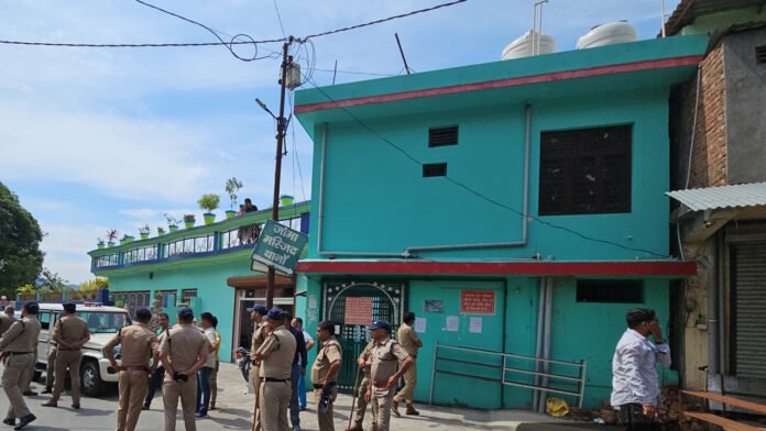 Sealing mosque located in Thano village is condemnable