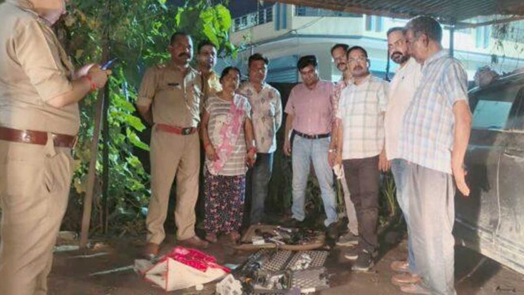 Cache of weapons and cartridges seized from car