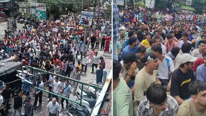 Berojgar-Sangh The youth raised a spirited call