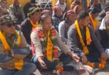 बदरीनाथ धाम में कथित चढ़ावा चोरी के खिलाफ विधायक बुटोला का मौन व्रत MLA Butola vow of silence