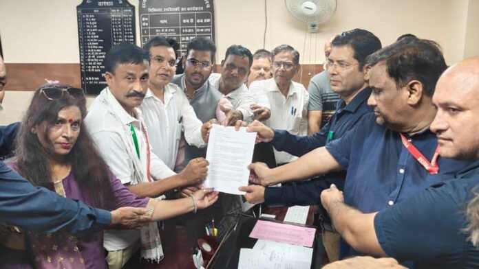 Vinod-Kumar Congress protests against dismal state of affairs at Doon Hospital