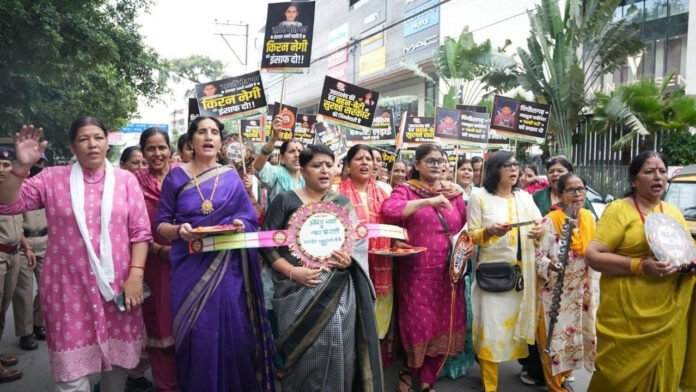 Ankita-Bhandari Women reached the CM residence carrying Rakhis of Justice