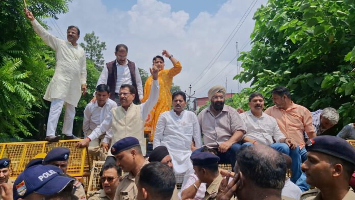Congress Congress members protesting against ‘purification’ arrested