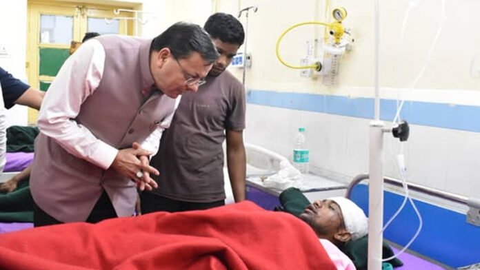 Dhami CM Dhami met injured workers in the hospital