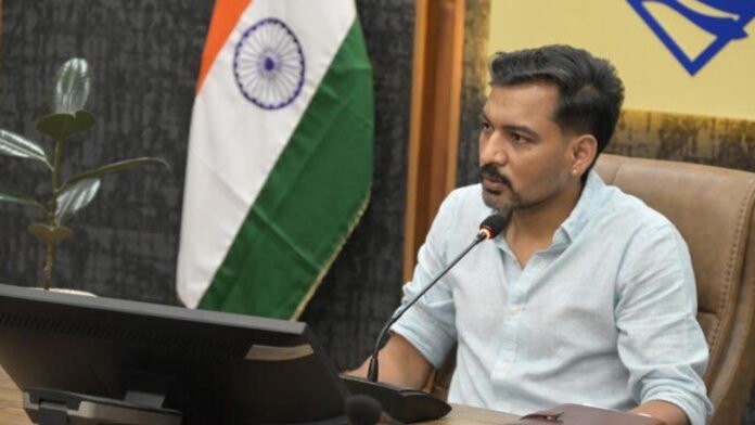 DM-Chauhan DM takes a tough stance on dilapidated buildings