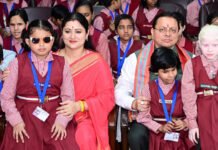 सीएम धामी ने दिव्यांग बच्चों के साथ मिलकर मनाया अपना जन्मदिन CM Dhami celebrated his birthday with differently-abled children