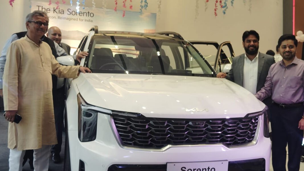 Grand unveiling of the premium SUV Kia Sorento
