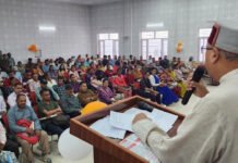 श्रमिक अपने पसीने से प्रदेश के विकास की नई इबारत लिख रहे हैं : महाराज Workers are scripting a new chapter in state development