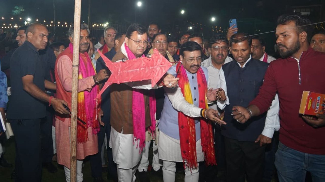 दशहरा पर्व सत्य, धर्म और न्याय की स्थापना का संदेश देता है : मुख्यमंत्री धामी Dussehra festival conveys a message of establishing truth and justice