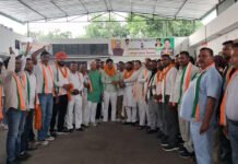 विभिन्न दलों के 100 से अधिक लोगों ने थामा कांग्रेस का दामन More than 100 people from various parties joined Congress