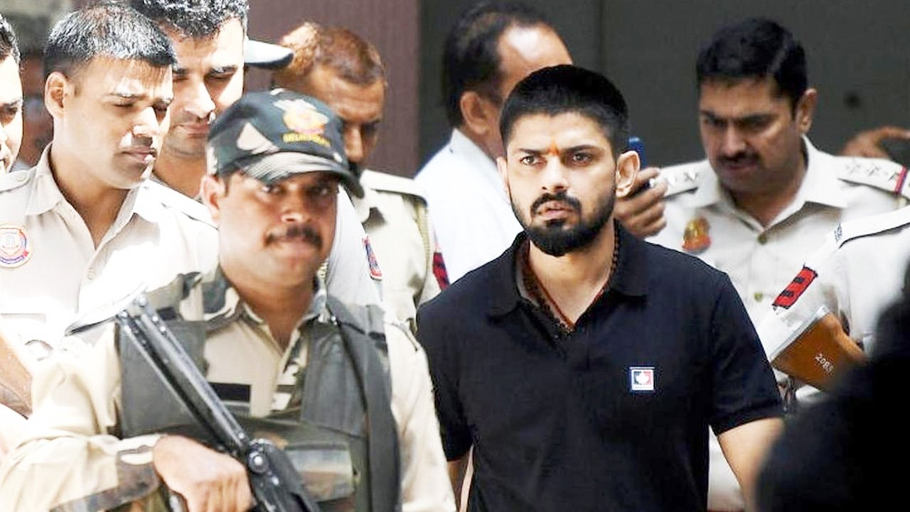 क्या गुजरात की जेल से चल रहा गैंगस्टर का नेटवर्क? Is a gangster's network being operated from a Gujarat jail?