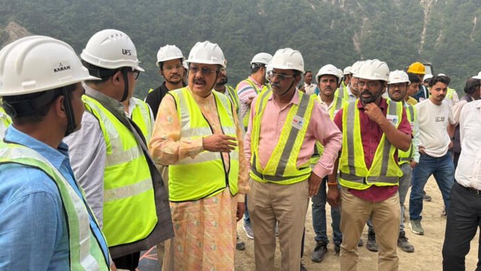 Satpal-Maharaj Satpal Maharaj inspected Jamrani Dam