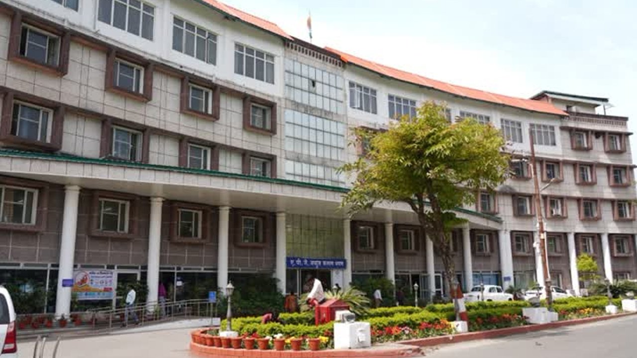 सचिवालय में महिला अधिकारी से अभद्रता, मुकदमा दर्ज